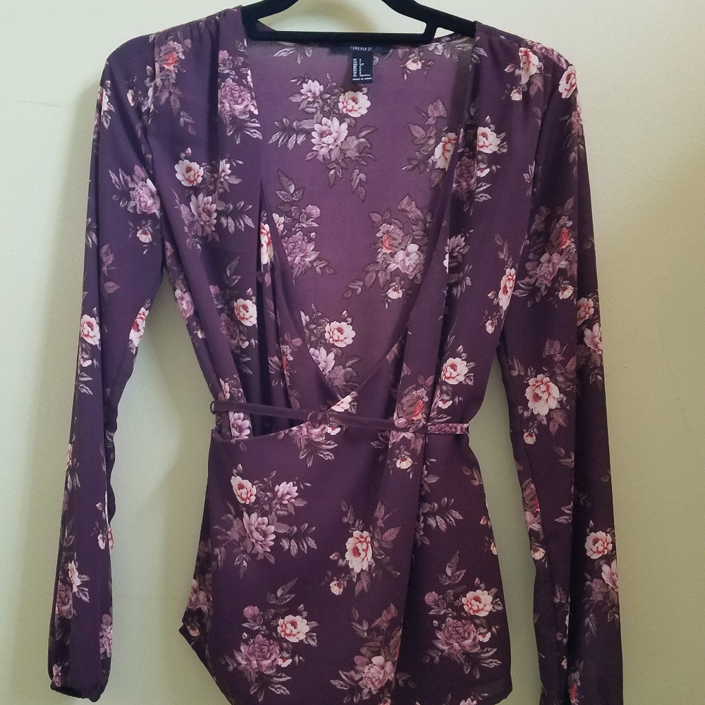 Forever 21 floral wrap blouse w/ tie closeure